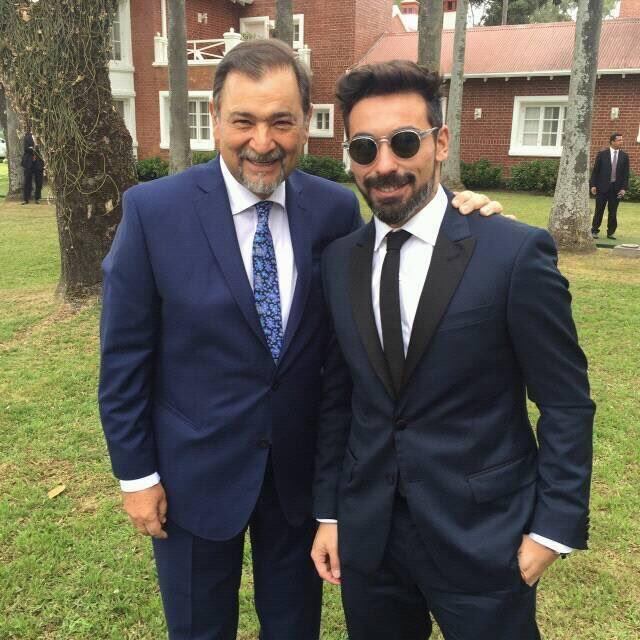 El Pocho Lavezzi, elegante en el casamiento. 