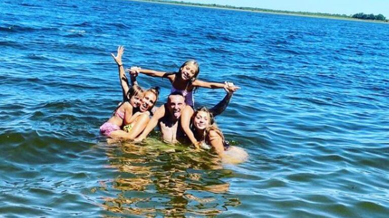 El Polaco y Barby, junto a sus hijas, una familia feliz.