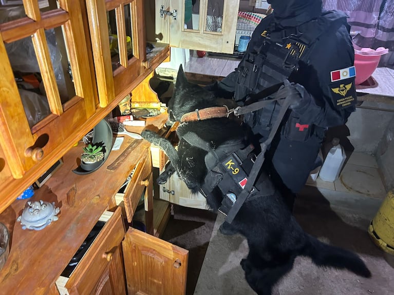 El policía exonerado es el principal sospechoso.