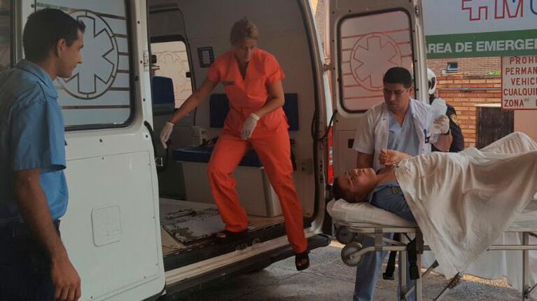 El policía fue internado en el Hospital de Urgencias y su estado es reservado. Fotos: Roxana Martínez