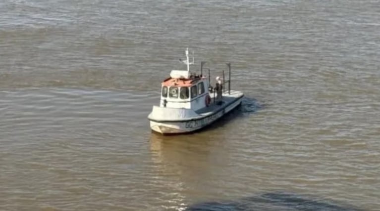 El policía iba con una mujer que resultó ilesa.