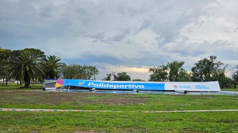 El Polideportivo se desplomó durante la fuerte tormenta.