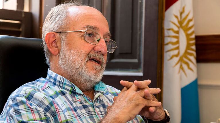 El político vive en barrio Cerro de las Rosas.