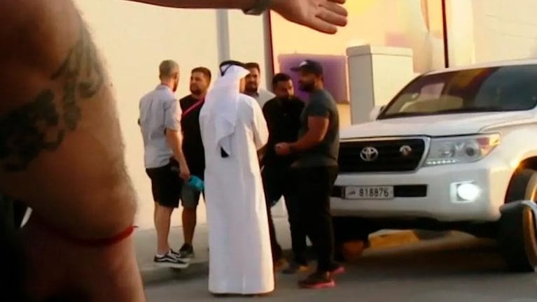 El Pollo Álvarez hacía una nota en vivo en Qatar y le bajaron la cámara