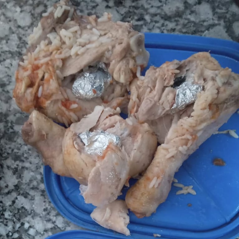 El pollo desmenuzado con droga adentro.