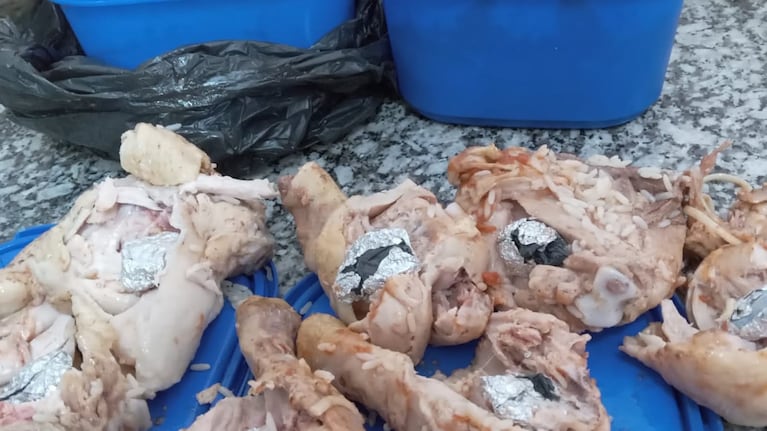El pollo desmenuzado con droga adentro.