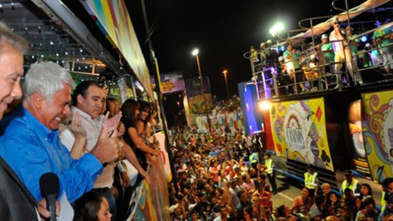 El, por entonces, gobernador estuvo presente los tres días que duró el carnaval en el palco.