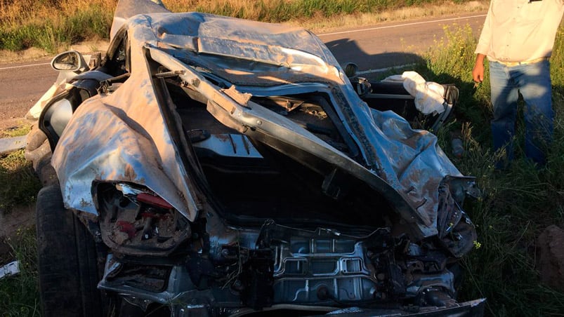 El Porsche quedó totalmente destruido en la ruta 7. 