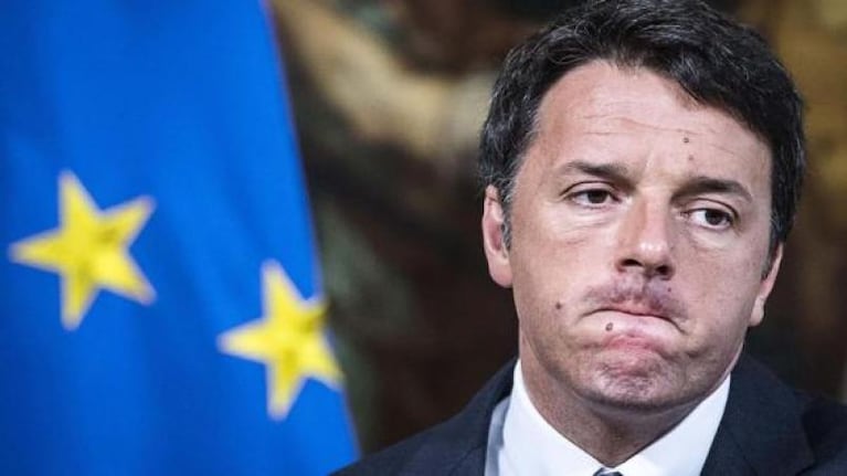 El premier de Italia renunció tras perder el referéndum