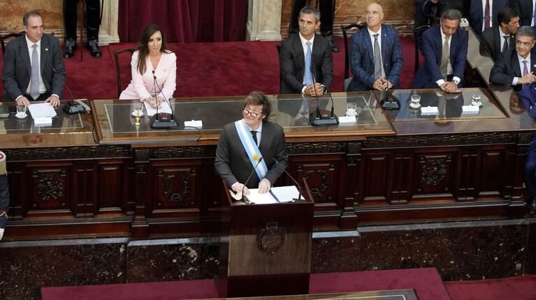 El presidente abrió las sesiones ordinarias en el Congreso y llamó a los gobernadores a firmar un pacto fundacional. 