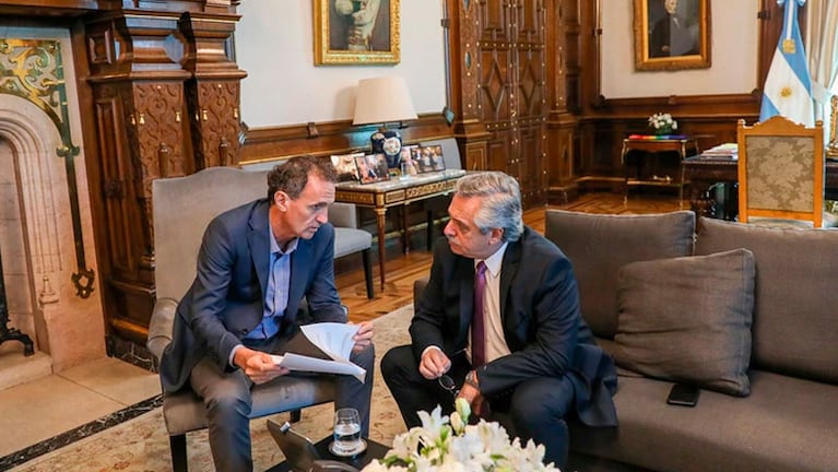 El presidente Alberto Fernández junto al ministro Katapodis.