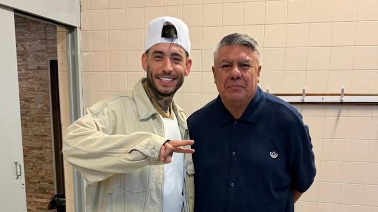 El presidente de la AFA subió un posteo junto al cantante, quien le respondió con un cálido mensaje.