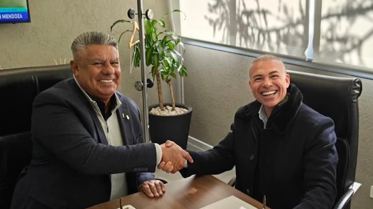 El presidente de la AFA y el productor firmaron un convenio para hacer uso del Estadio Único de La Plata para eventos musicales y culturales.