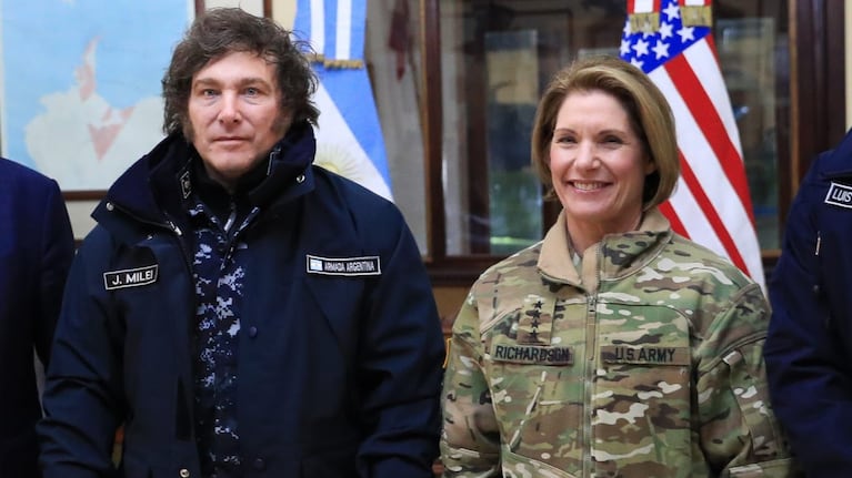 El presidente Javier Milei con la jefa militar norteamericana Laura Richardson en Ushuaia. (Foto: Oficina del Presidente)