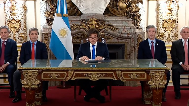 El presidente Javier Milei en cadena nacional.