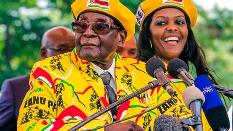 El Presidente longevo de Zimbabwe Robert Mugabe y su esposa Grace.