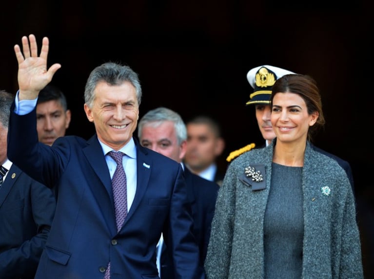 El presidente Mauricio Macri, acompañado de su esposa en la Catedral Metropolitana. 