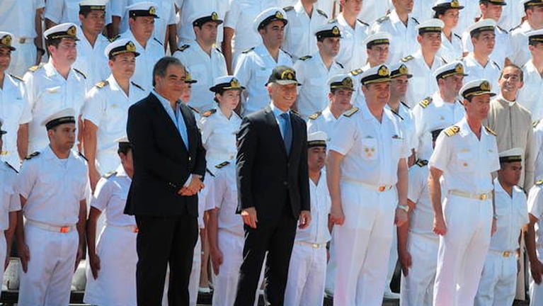 El Presidente Mauricio Macri recibió a la tripulación de la Fragata Libertad.