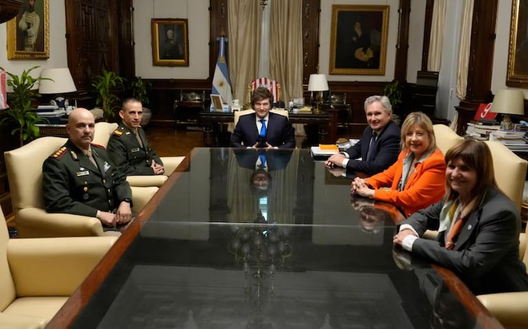 El presidente Milei estuvo acompañado por Pablo Quirno, la senadora Patricia Bullrich y Alejandra Monteoliva.
