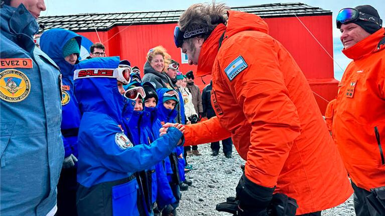 El presidente Milei saludó a los niños que habitan en la Antártida.