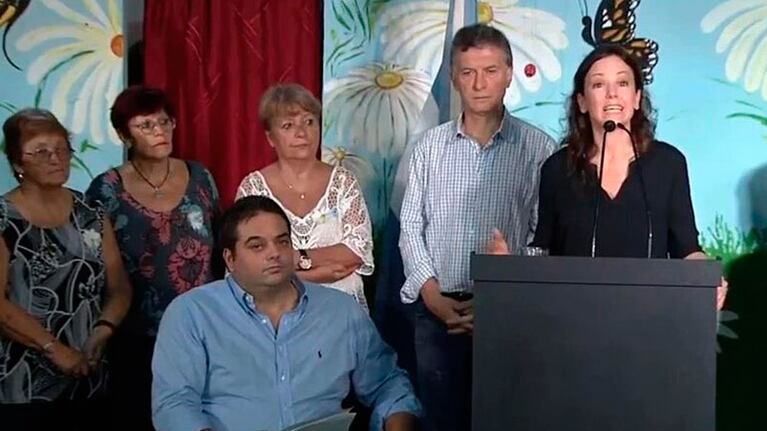 El Presidente y ministros hicieron los anuncios en un centro de jubilados de Liniers.