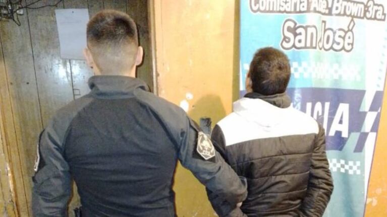 El presunto asesino de 23 años fue detenido tras estar acusado de asesinar a golpes a su hijastro. (Foto: Policía Bonaerense).
