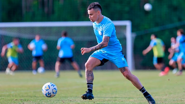 El primer entrenamiento de Zelarayán en la pretemporada con Belgrano.