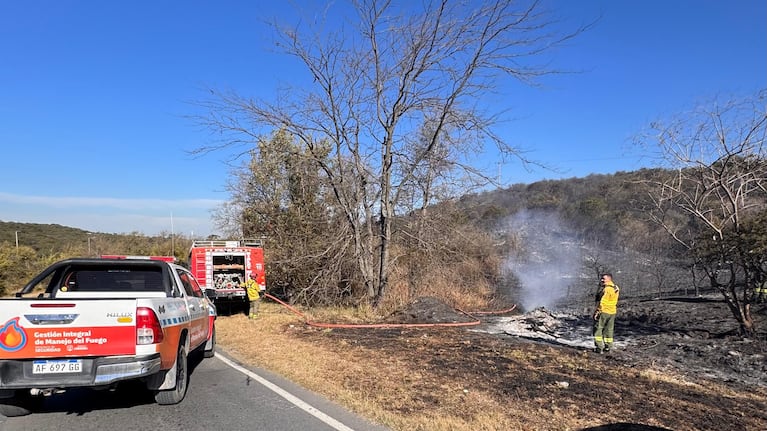 El primer incendio de la temporada generó alerta camino a Carlos Paz.