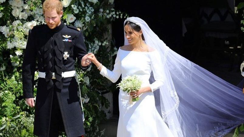 El príncipe Harry y la actriz contrajeron matrimonio en la capilla St. George en Windsor.