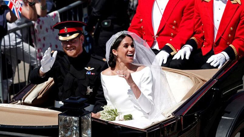 El príncipe Harry y la actriz contrajeron matrimonio en la capilla St. George en Windsor.