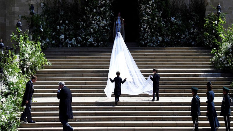 El príncipe Harry y la actriz contrajeron matrimonio en la capilla St. George en Windsor.