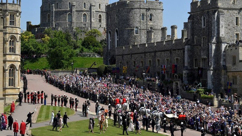 El príncipe Harry y la actriz contrajeron matrimonio en la capilla St. George en Windsor.