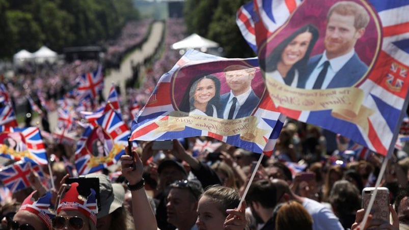 El príncipe Harry y la actriz contrajeron matrimonio en la capilla St. George en Windsor.