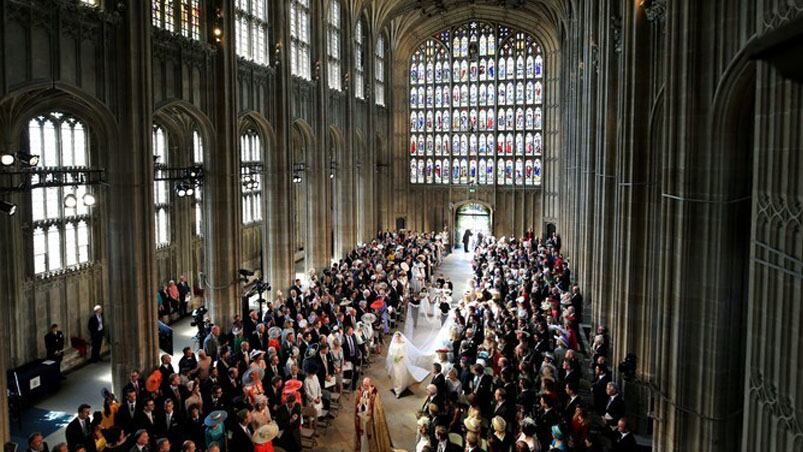 El príncipe Harry y la actriz contrajeron matrimonio en la capilla St. George en Windsor.