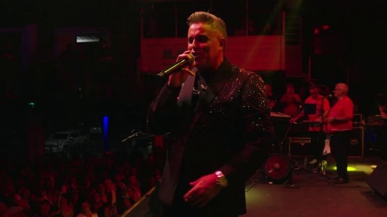 El Príncipe lanzó la versión en vivo de "Entre dos amores", uno de los grandes clásicos del Seba.