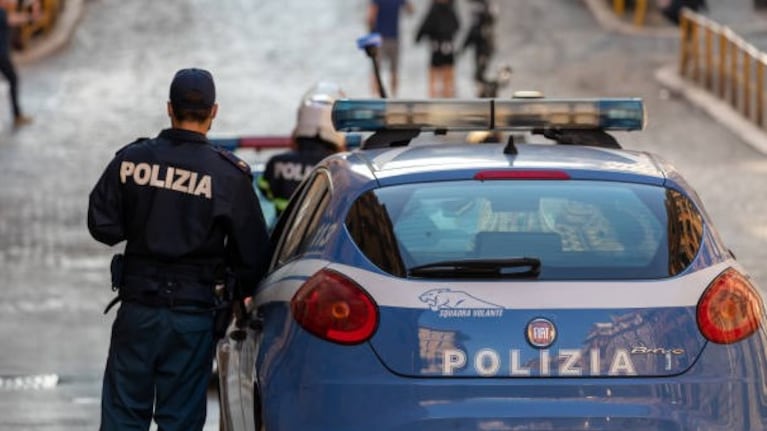 El problema de tránsito terminó con el argentino y su esposa detenido.