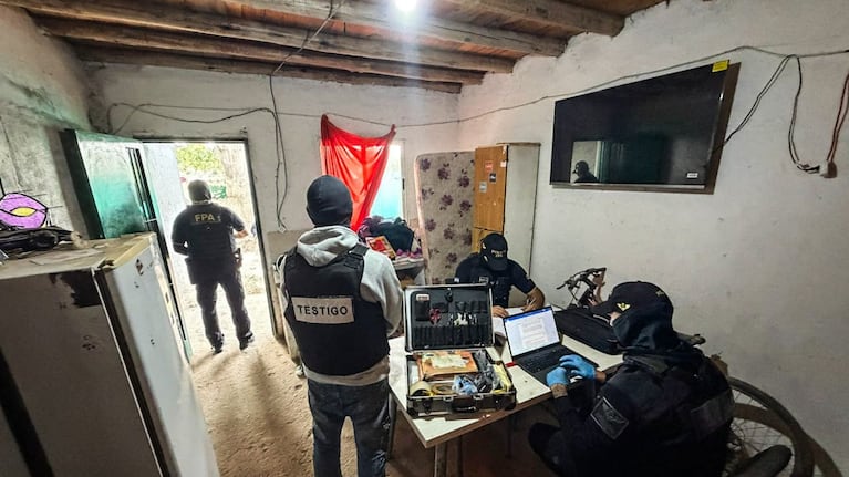 El procedimiento terminó con la detención de integrantes de “Los Pitbulls”