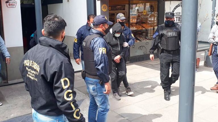 El profesor fue detenido y allanaron su domicilio, en Nueva Córdoba. / Foto: Gerardo Fornasero
