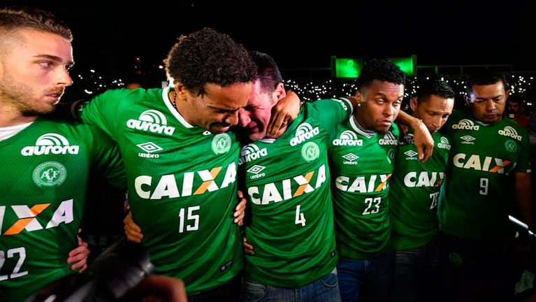El profundo dolor de los jugadores de Chapecoense que no viajaron en ese avión. Foto: AFP