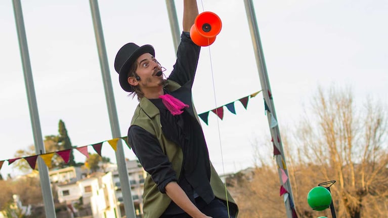El programa comprende una programación variada y extensa de espectáculos teatrales.