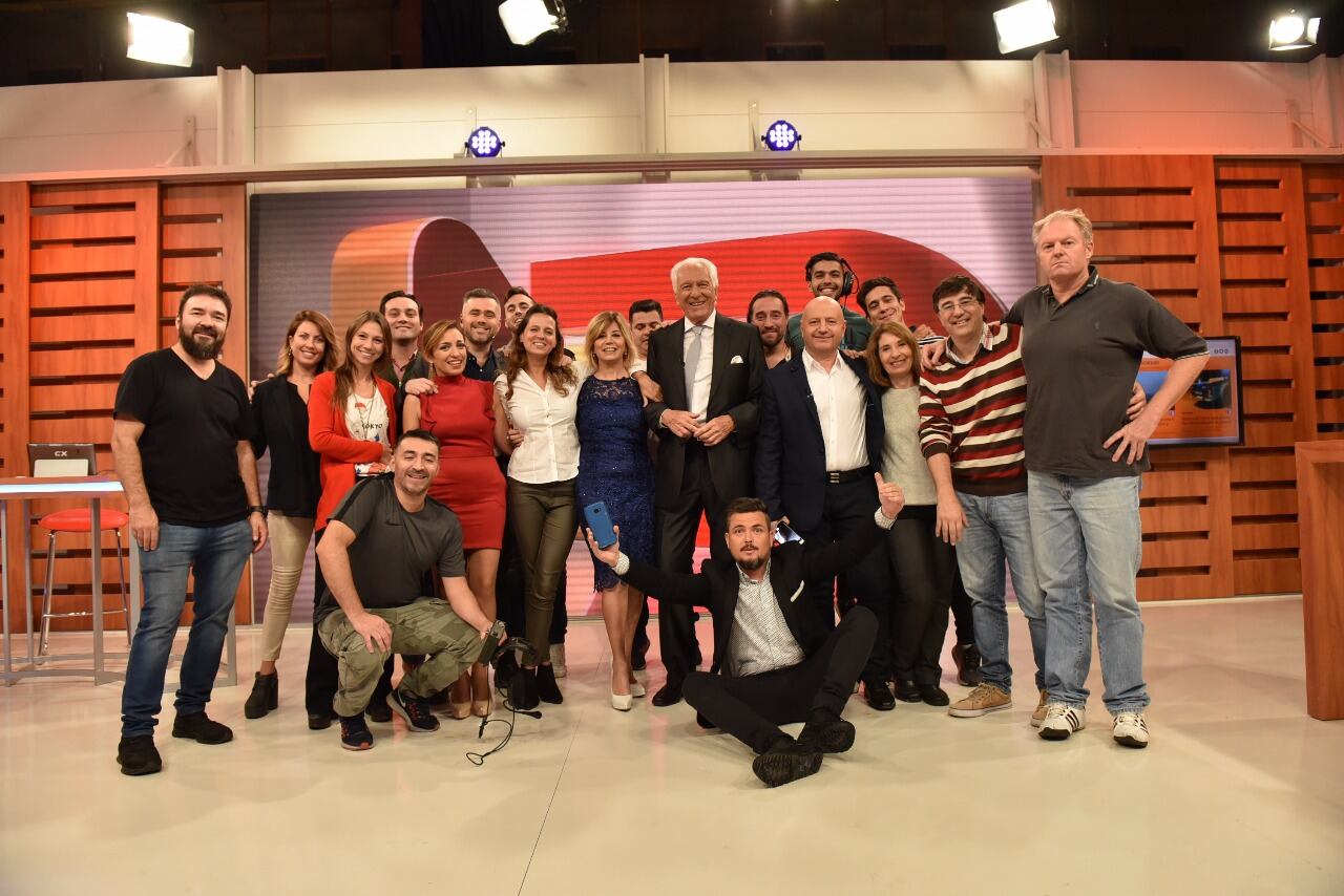 El programa más visto de Córdoba estrenó nueva escenografía. Foto: Lucio Casalla / ElDoce.tv.