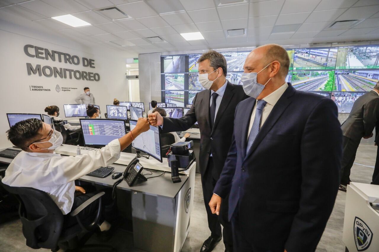 el programa prevé sumar 1200 domos de seguridad para reforzar la prevención de delitos en estaciones y formaciones.