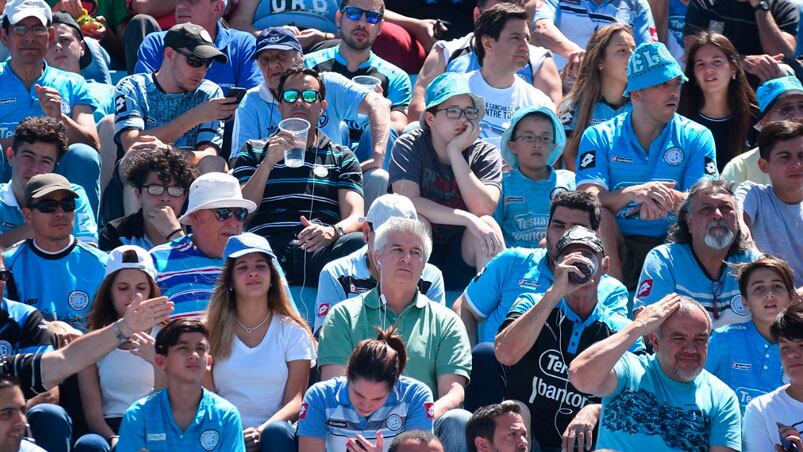 El público celeste colmó el Gigante en el partido ante Independiente. Foto: Lucio Casalla / ElDoce.tv