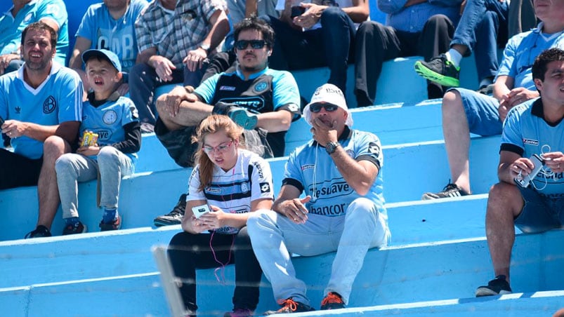 El público celeste colmó el Gigante en el partido ante Independiente. Foto: Lucio Casalla / ElDoce.tv