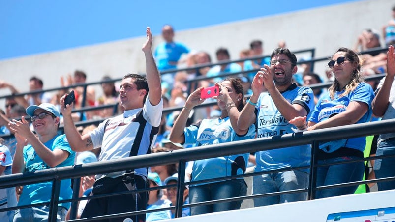 El público celeste colmó el Gigante en el partido ante Independiente. Foto: Lucio Casalla / ElDoce.tv