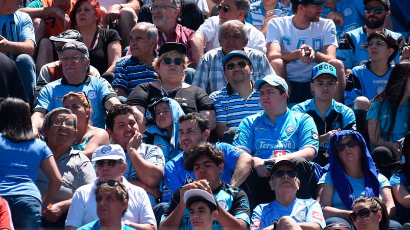 El público celeste colmó el Gigante en el partido ante Independiente. Foto: Lucio Casalla / ElDoce.tv