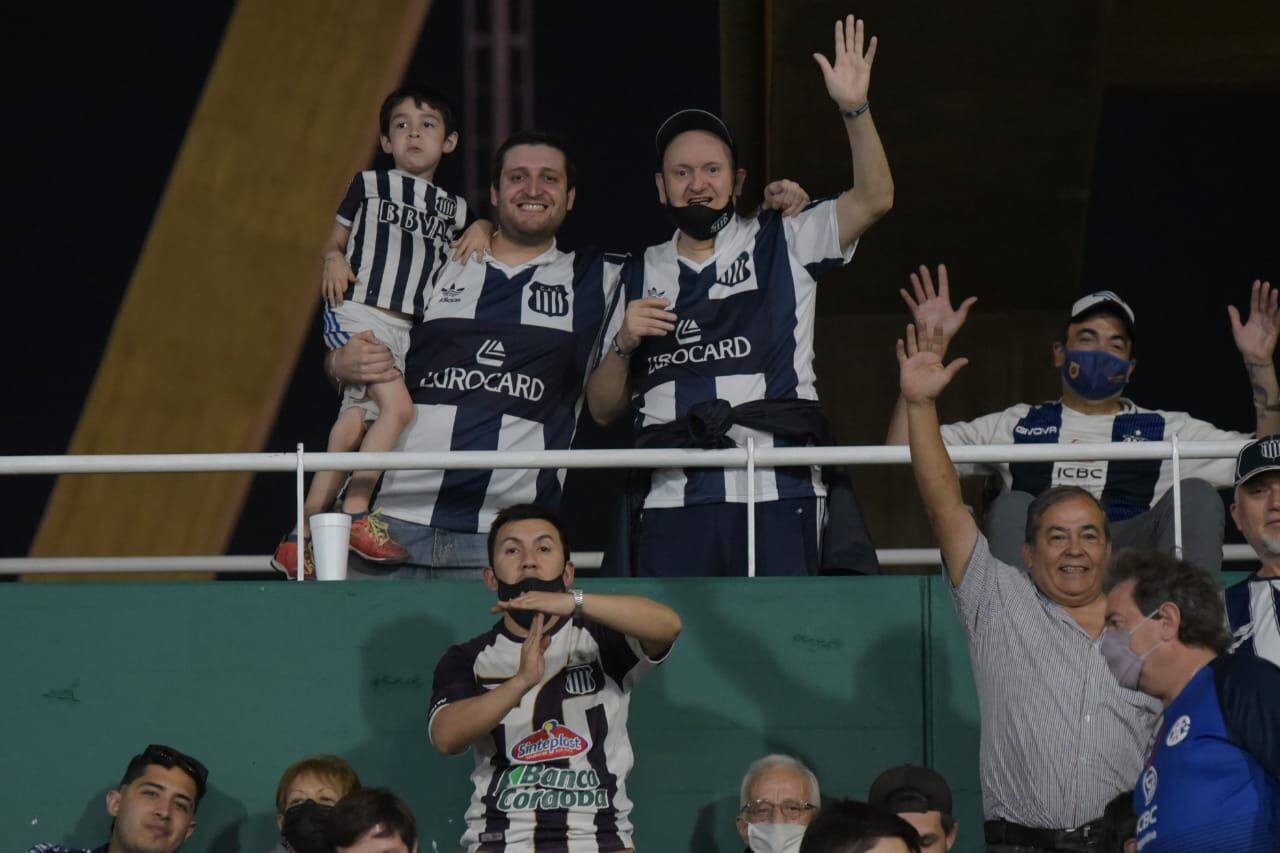 El pueblo albiazul volvió a copar el Kempes. Foto: Lucio Casalla/ElDoce.tv.