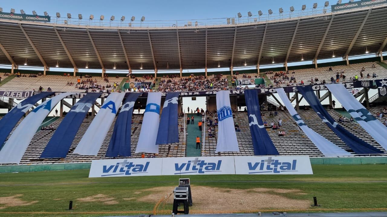 El pueblo albiazul volvió a copar el Kempes. Foto: Lucio Casalla/ElDoce.tv.