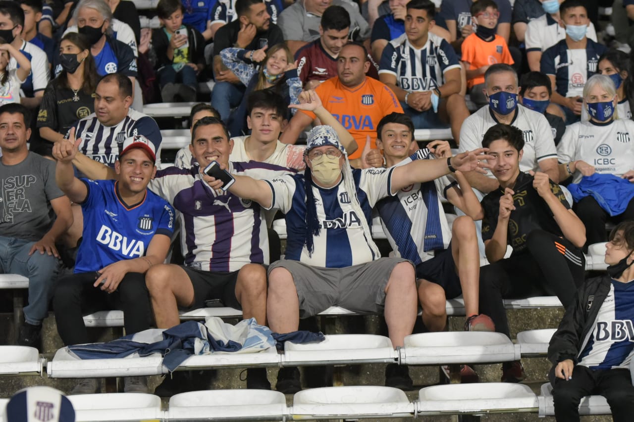 El pueblo albiazul volvió a copar el Kempes. Foto: Lucio Casalla/ElDoce.tv.