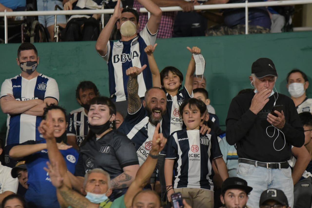 El pueblo albiazul volvió a copar el Kempes. Foto: Lucio Casalla/ElDoce.tv.